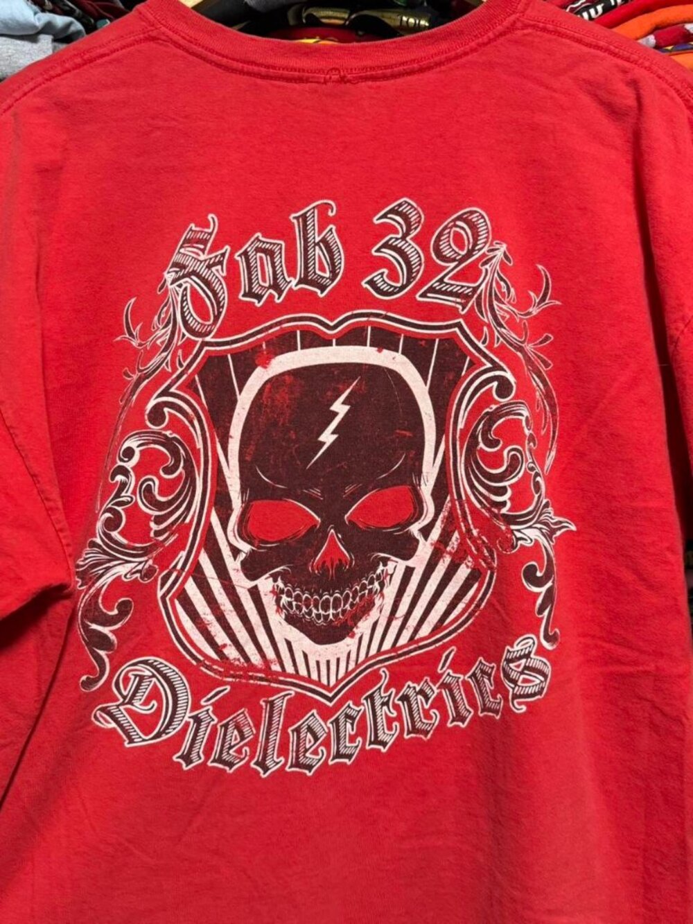Fab 32 Dielectrics skull lightning bolt graphic t shirt red
